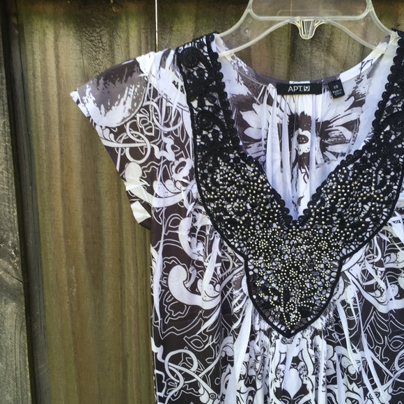 Apt. 9 Dresses & Skirts - Flowy Floral Black and White Apt. 9 Dress